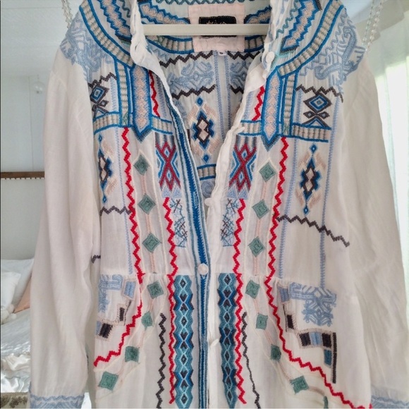 Gorgeous Embroidered NWOT top! - Picture 2 of 8